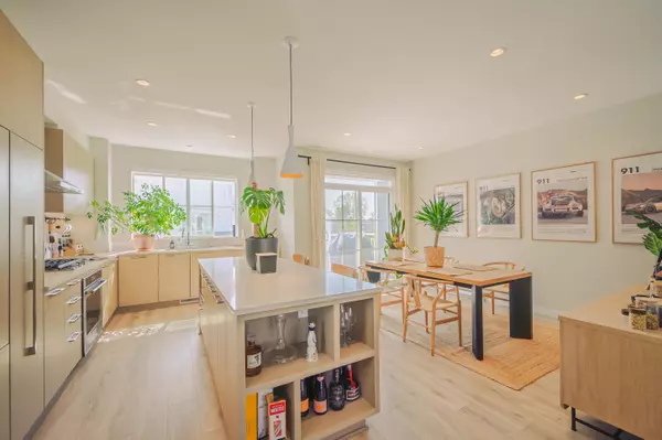 Ladner, BC V4K 0E2,5311 Admiral WAY #74