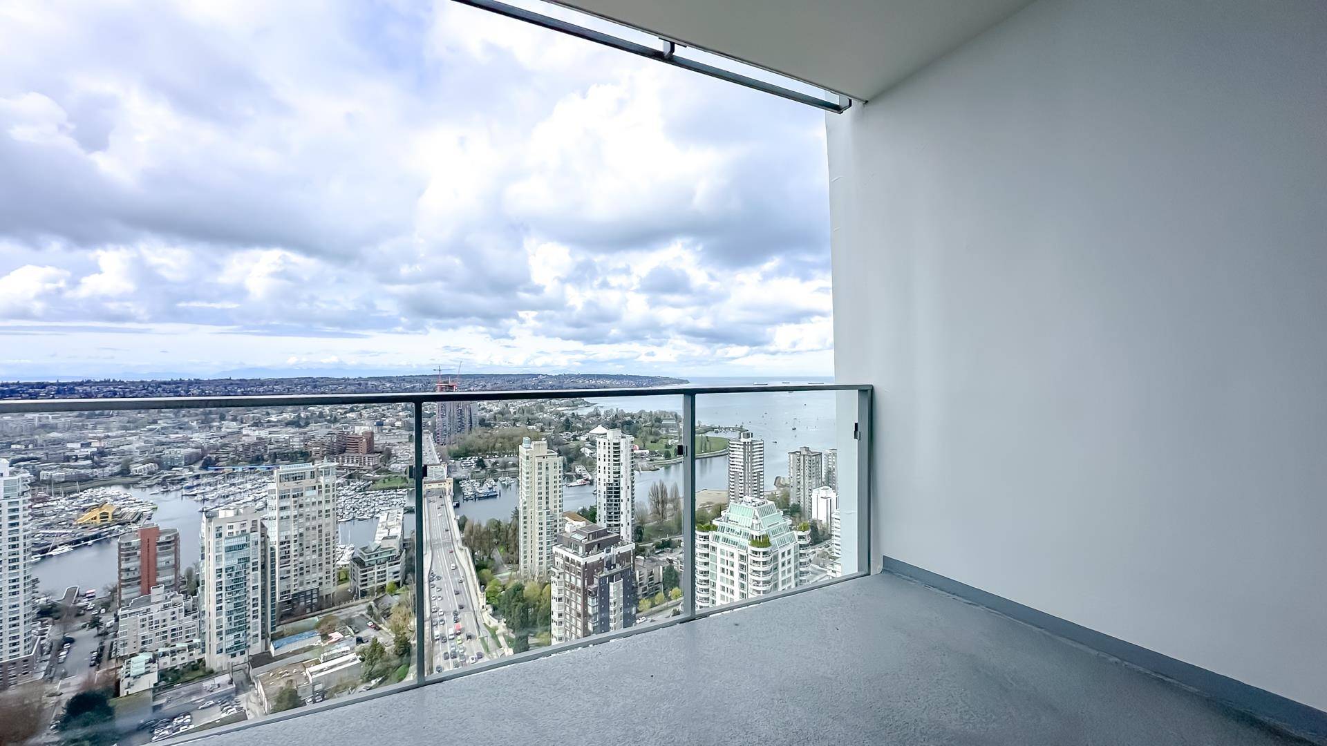 1289 Hornby ST #4209 Vancouver, BC V6Z 0G7