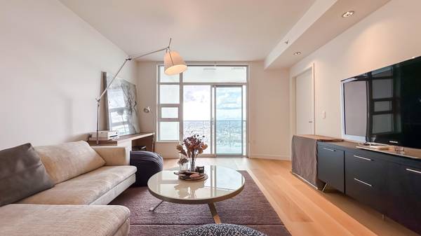 1289 Hornby ST #4209, Vancouver, BC V6Z 0G7