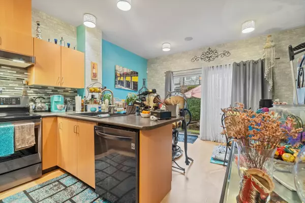 Port Coquitlam, BC V3B 8C3,1055 Riverwood Gate #144