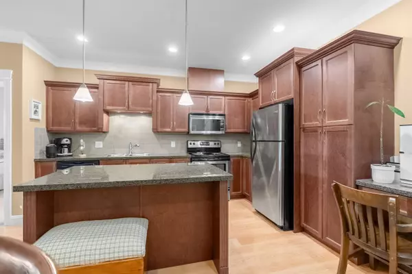 Maple Ridge, BC V2X 3H6,22150 Dewdney Trunk RD #109