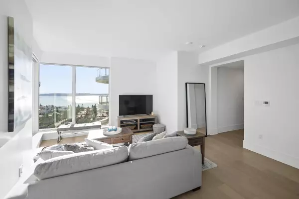 White Rock, BC V4B 0C2,1500 Martin ST #1604