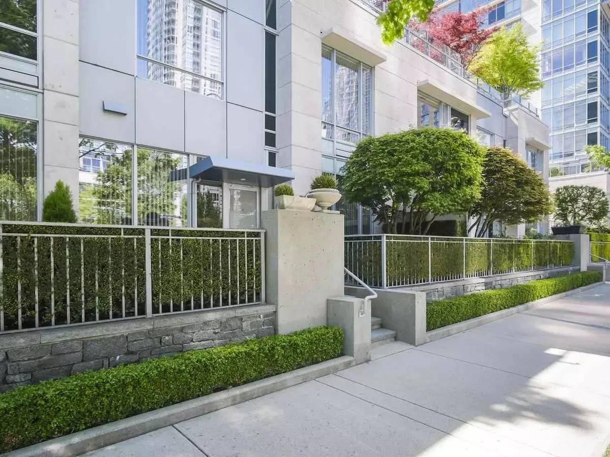 Vancouver, BC V6Z 3E9,410 Beach CRES