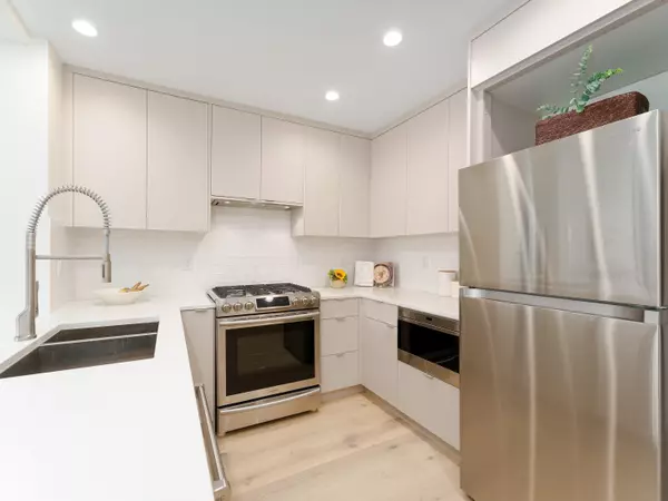 North Vancouver, BC V7G 2T2,580 Raven Woods DR #422
