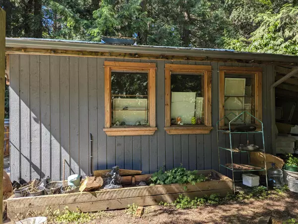 Roberts Creek, BC V0N 2W0,3094 Lower RD