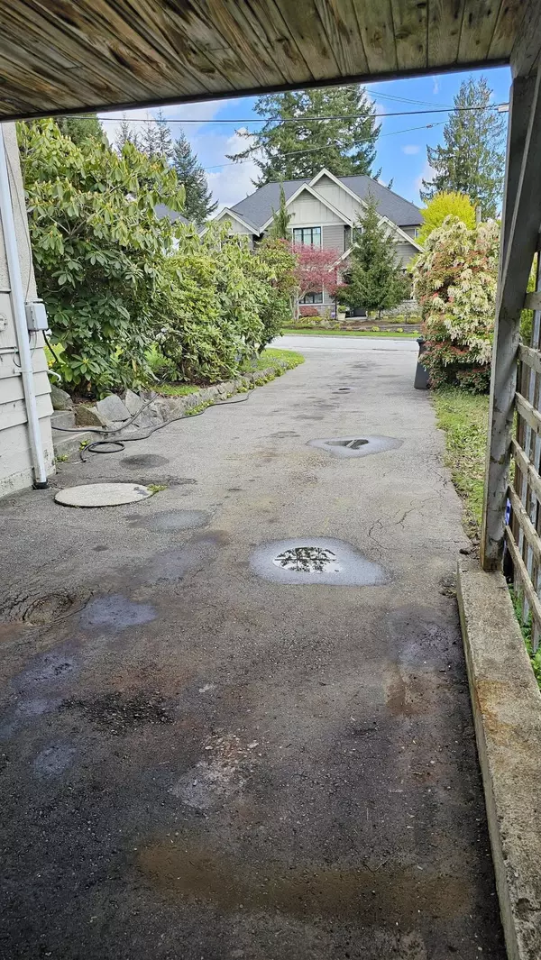 Coquitlam, BC V3J 3H9,698 Danville CT