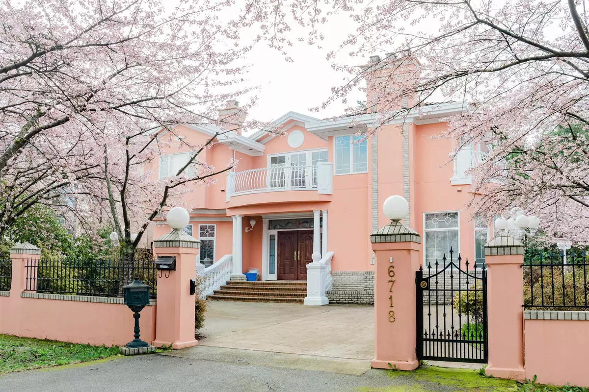 Burnaby, BC V5E 1T4,6718 Burns ST