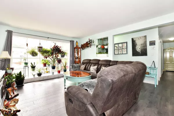 Mission, BC V2V 3M7,7822 Cedar ST