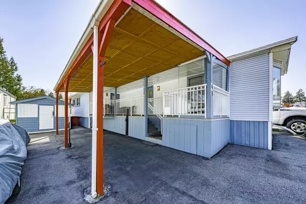 Surrey, BC V3W 5C2,8266 King George BLVD #48