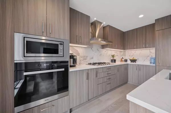 Vancouver, BC V5Z 2C3,528 W King Edward AVE #508