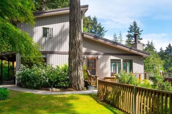 Bowen Island, BC V0N 1G1,896 Taylor RD