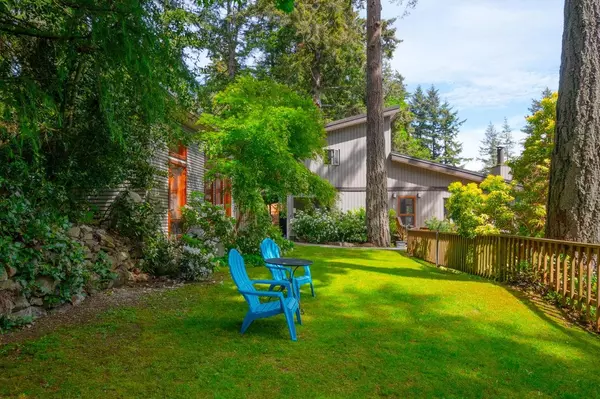 Bowen Island, BC V0N 1G1,896 Taylor RD