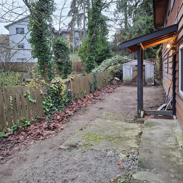 Port Moody, BC V3H 1M2,938 Clarke RD