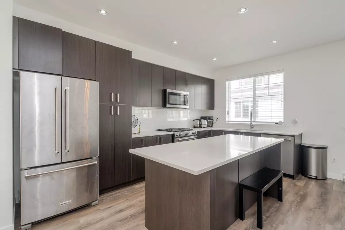 Surrey, BC V3Z 0X1,158 171 ST #60