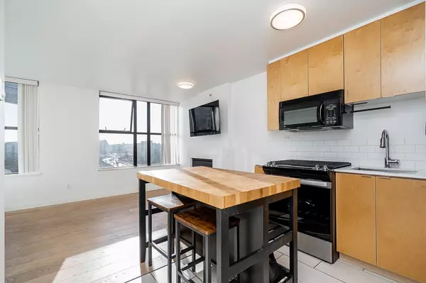 Vancouver, BC V6Z 3C2,989 Beatty ST #704