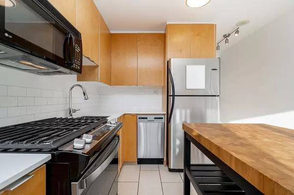 Vancouver, BC V6Z 3C2,989 Beatty ST #704