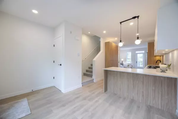 Coquitlam, BC V3J 4C9,715 Ducklow ST #210