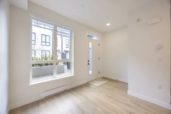 Coquitlam, BC V3J 4C9,715 Ducklow ST #210