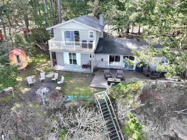 548 Arbutus DR Mayne Island, BC V0N 2J1