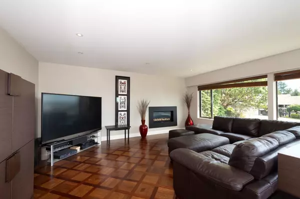 West Vancouver, BC V7W 1A9,4231 Rockridge CRES