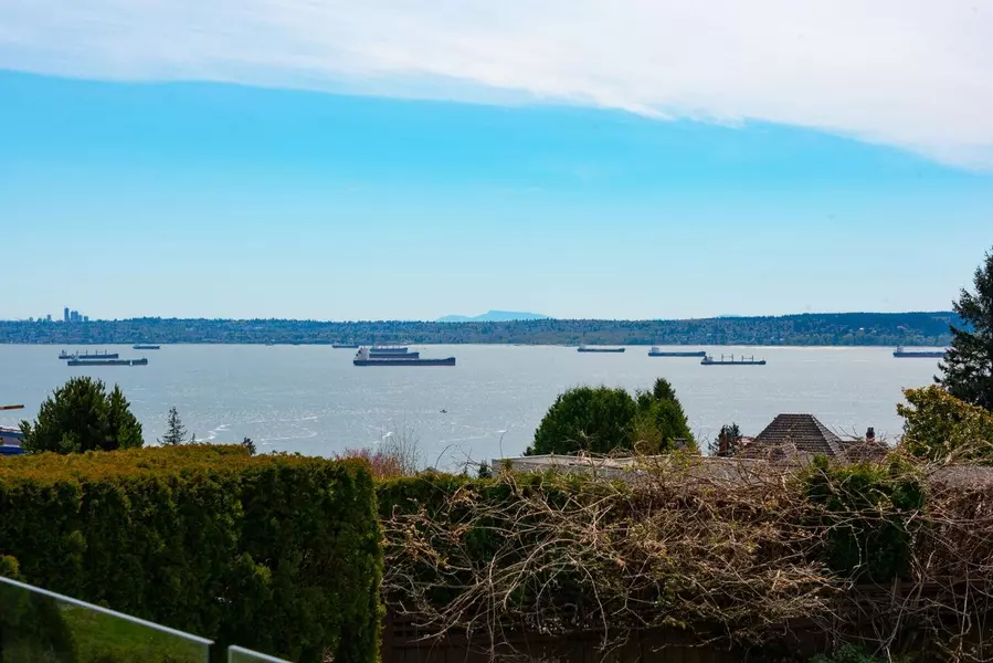 4231 Rockridge CRES, West Vancouver, BC V7W 1A9