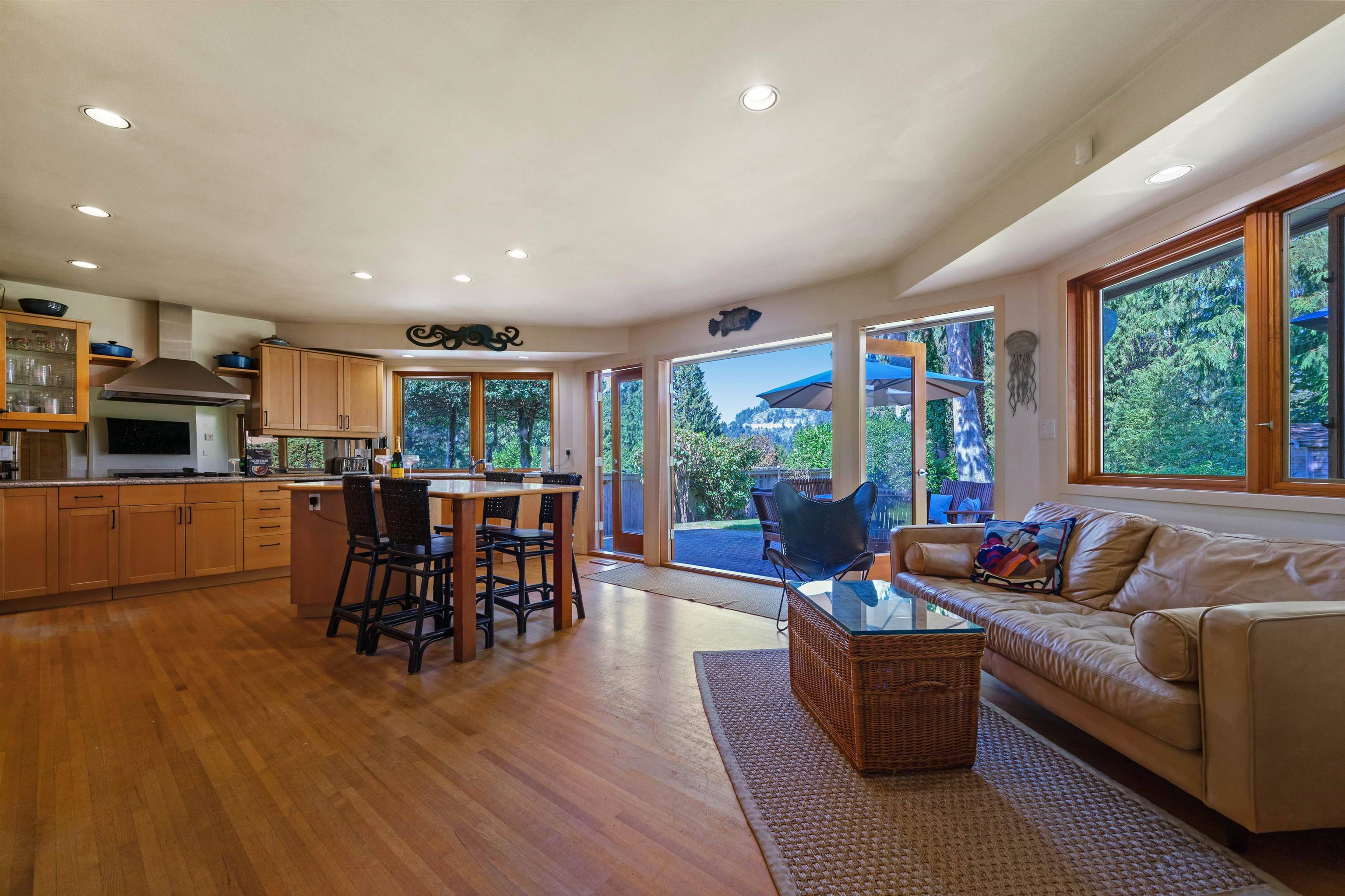 West Vancouver, BC V7W 1N5,5475 Greenleaf RD