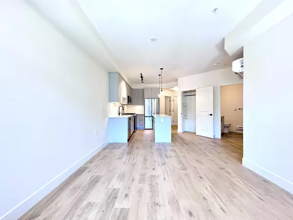 Langley, BC V2Y 3K9,7506 199a ST #328