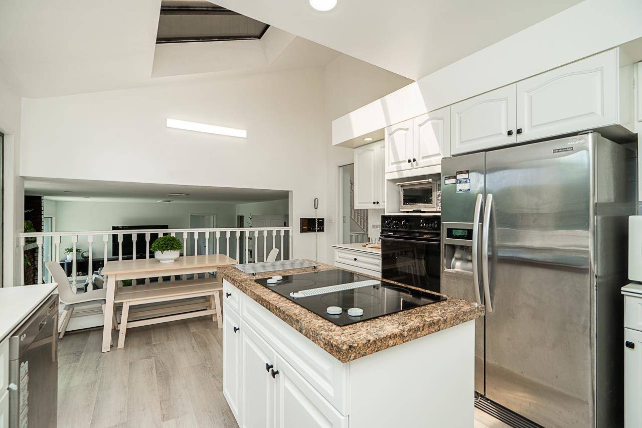 Burnaby, BC V5A 3W4,2948 Roseglen CT