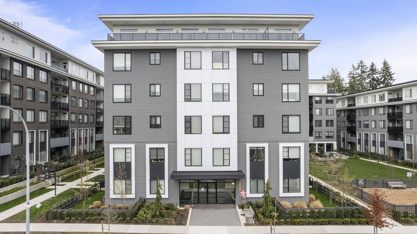 15825 85 AVE #214, Surrey, BC V4N 6W9