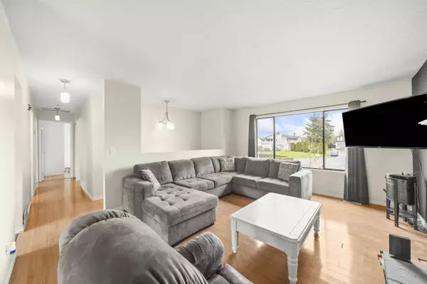 Surrey, BC V3V 7L7,9076 122b ST