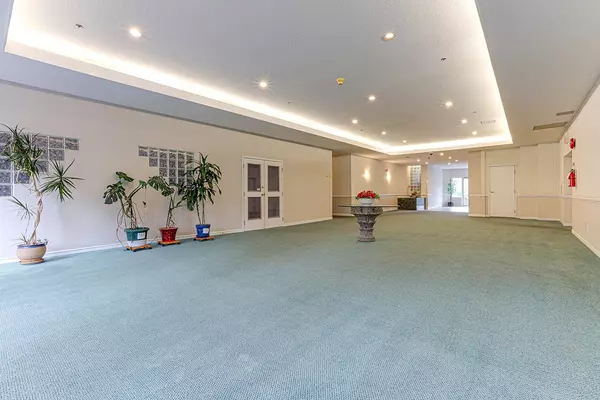 Richmond, BC V6Y 3W7,7633 St. Albans RD #104