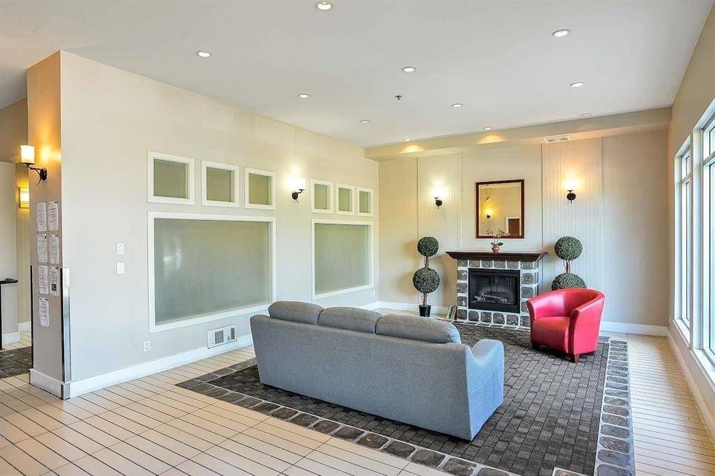 Surrey, BC V3R 0B3,15380 102a AVE #122