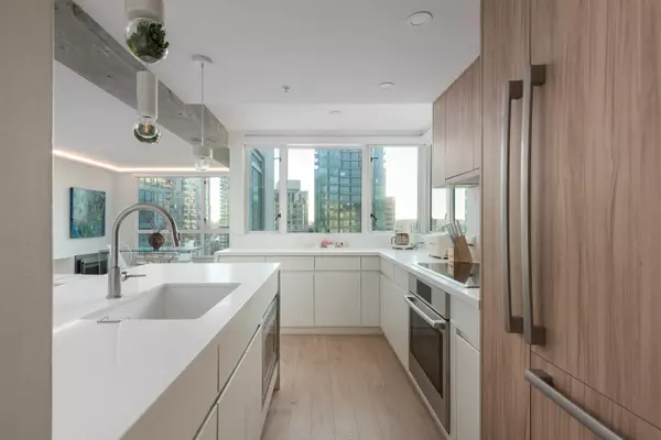 Vancouver, BC V6N 4N2,1238 Melville ST #2601