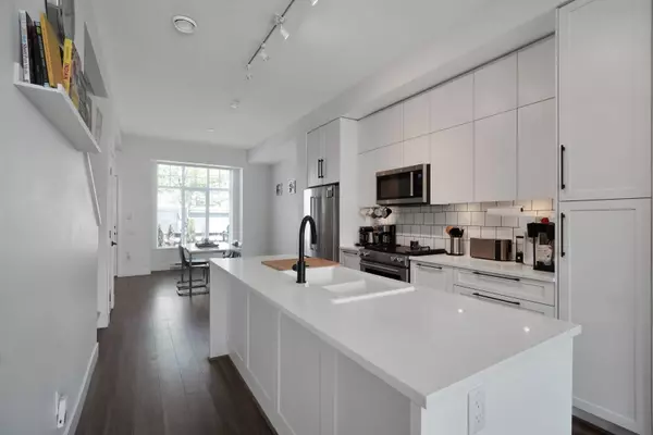 Coquitlam, BC V3B 0N7,1221 Rocklin ST #11