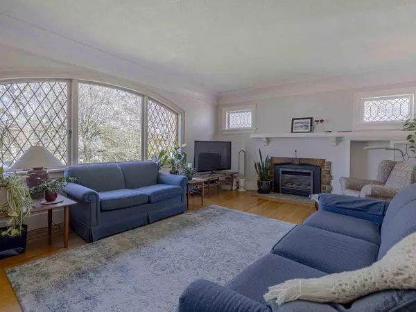 Vancouver, BC V6R 2C5,4250 W 9th AVE