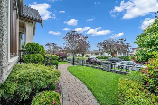 Vancouver, BC V5Y 2W3,283 W 45th AVE