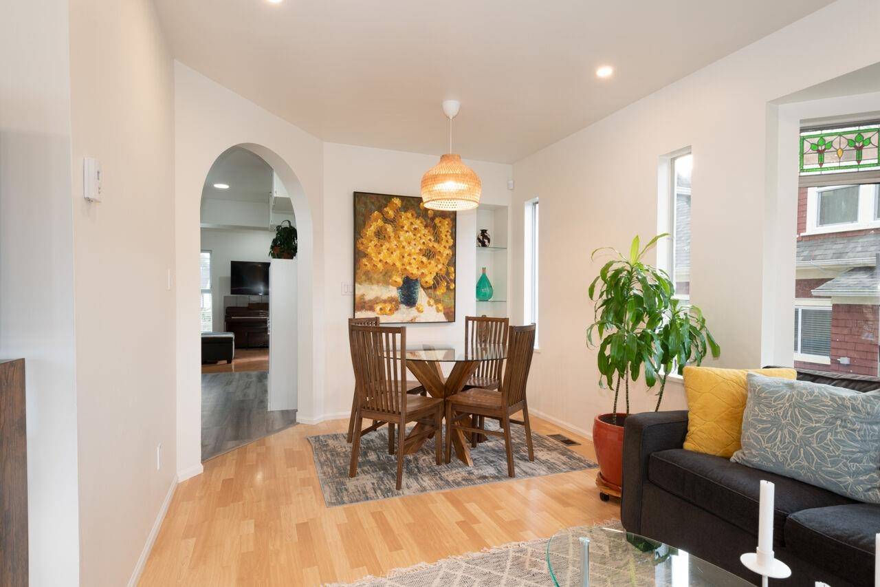 North Vancouver, BC V7L 2Z1,243 E 19th ST