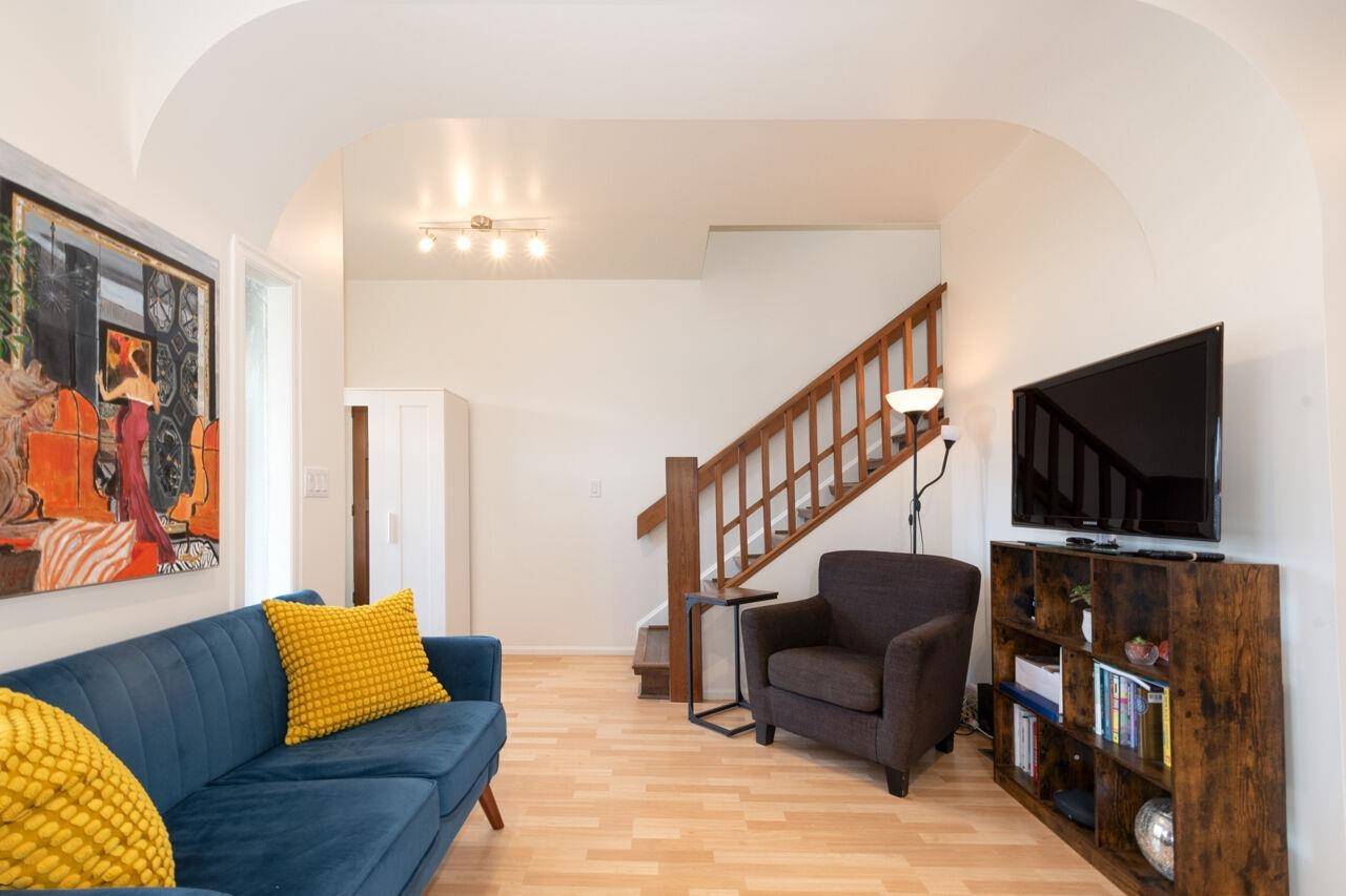 North Vancouver, BC V7L 2Z1,243 E 19th ST