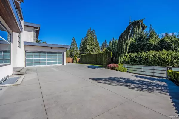 West Vancouver, BC V7V 3H9,3771 Southridge AVE