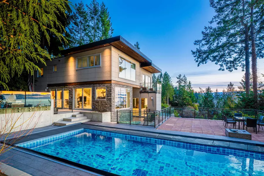 5290 Gulf PL, West Vancouver, BC V7W 2V9