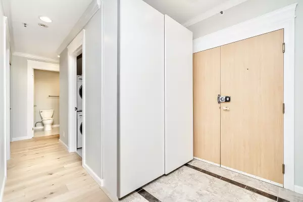 Coquitlam, BC V3K 6R8,555 Austin AVE #2001