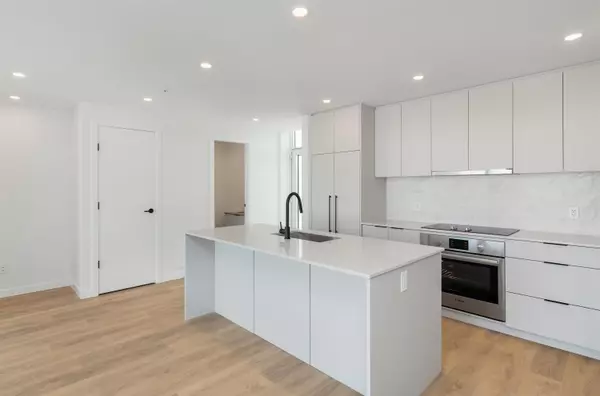 Surrey, BC V3T 0S2,10225 Whalley BLVD #TH205