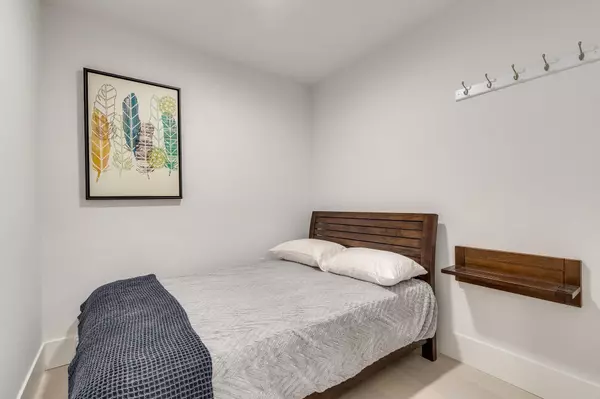 Vancouver, BC V6G 1G2,1425 Haro Street #106