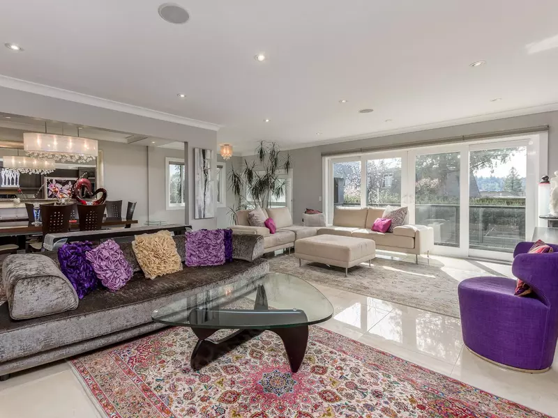 1235 Keith RD, West Vancouver, BC V7T 1N1