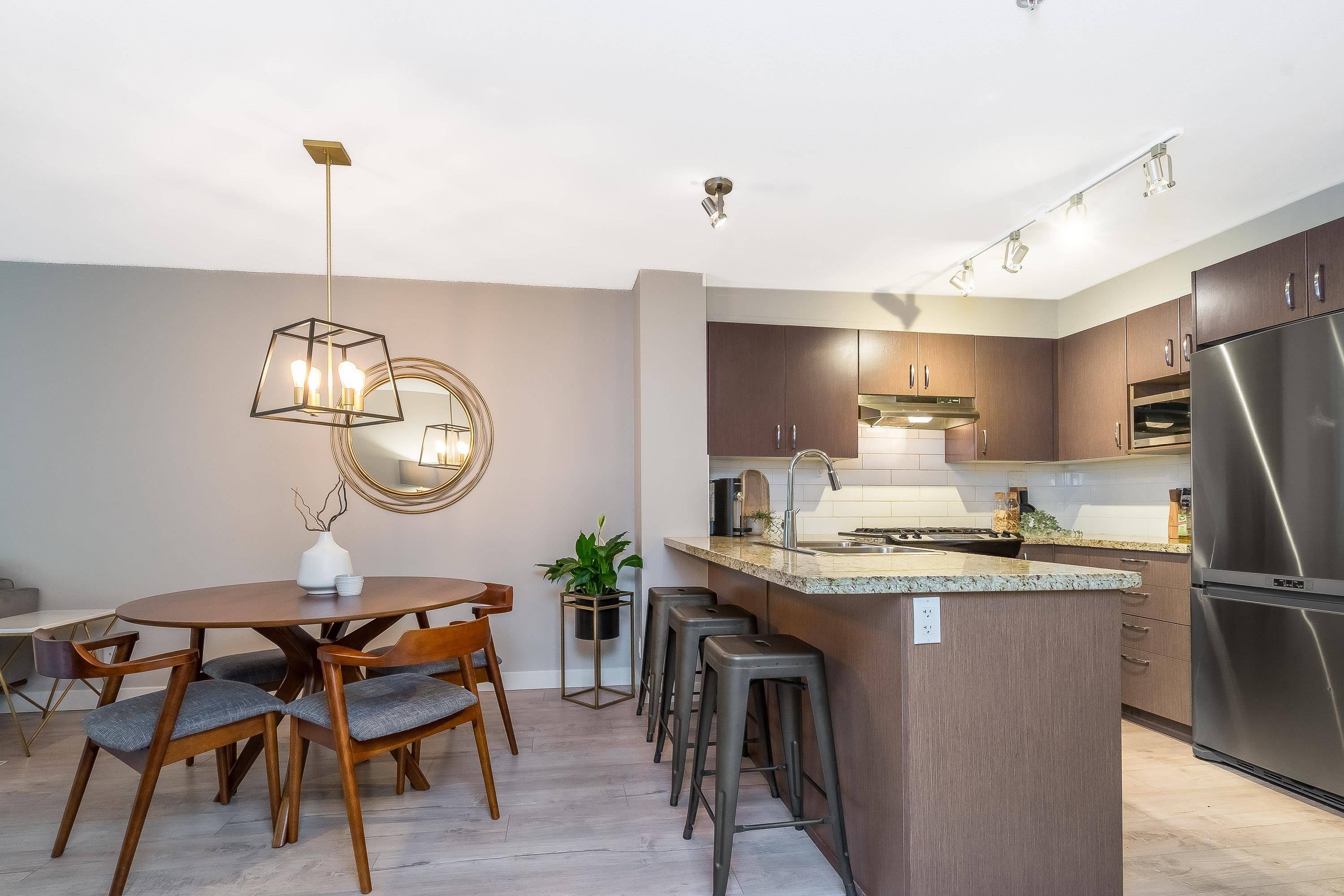 Coquitlam, BC V3B 0E1,3105 Lincoln AVE #109