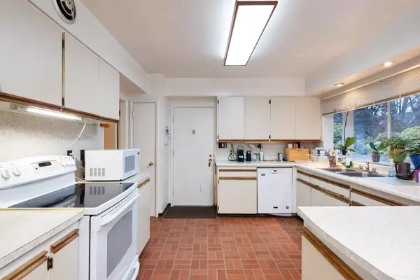 Vancouver, BC V6H 1Y8,1350 Laurier AVE