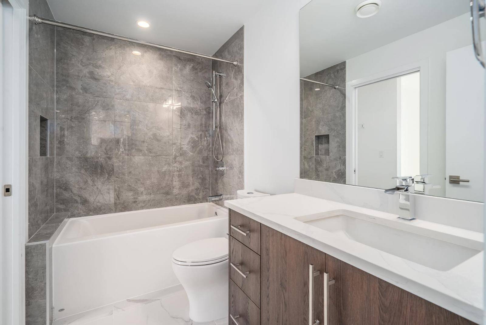 Maple Ridge, BC V2X 2L8,11703 Fraser Street ST #304