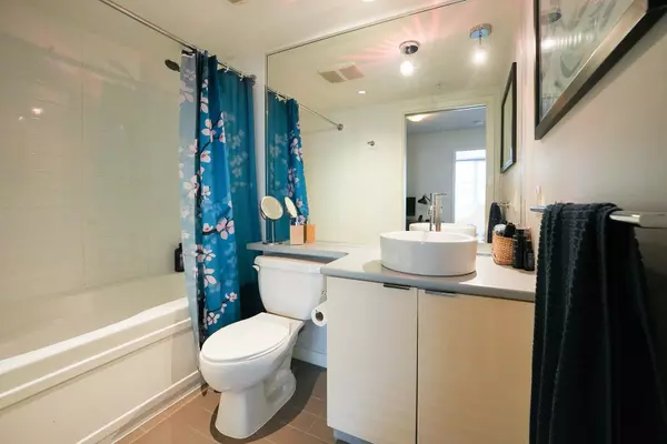 788 Hamilton ST #2208 Vancouver, BC V6B 0E9