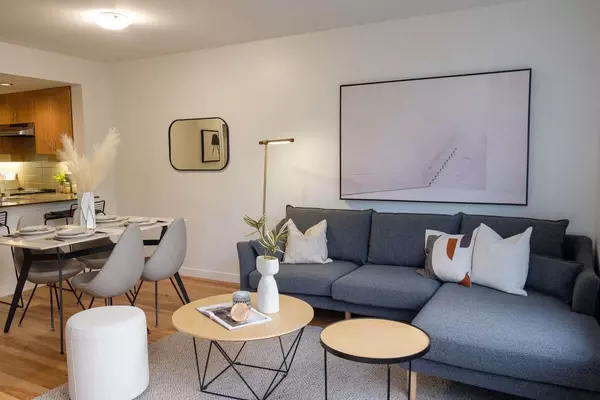 Burnaby, BC V5A 0A3,9232 University CRES #403