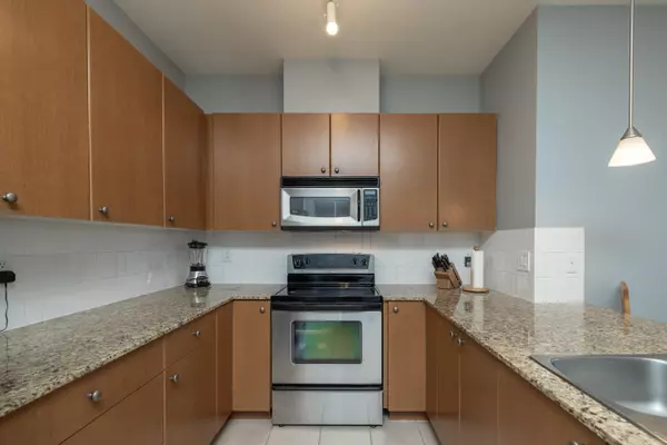 Surrey, BC V3R 0B3,15380 102a AVE #430